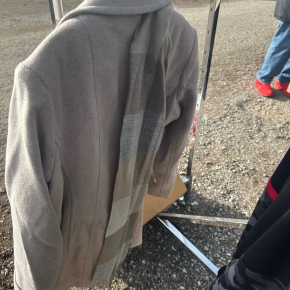 Coat - Picture 4 of 8